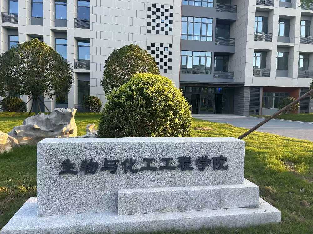 塔河县扬州职业大学体育场高杆灯项目